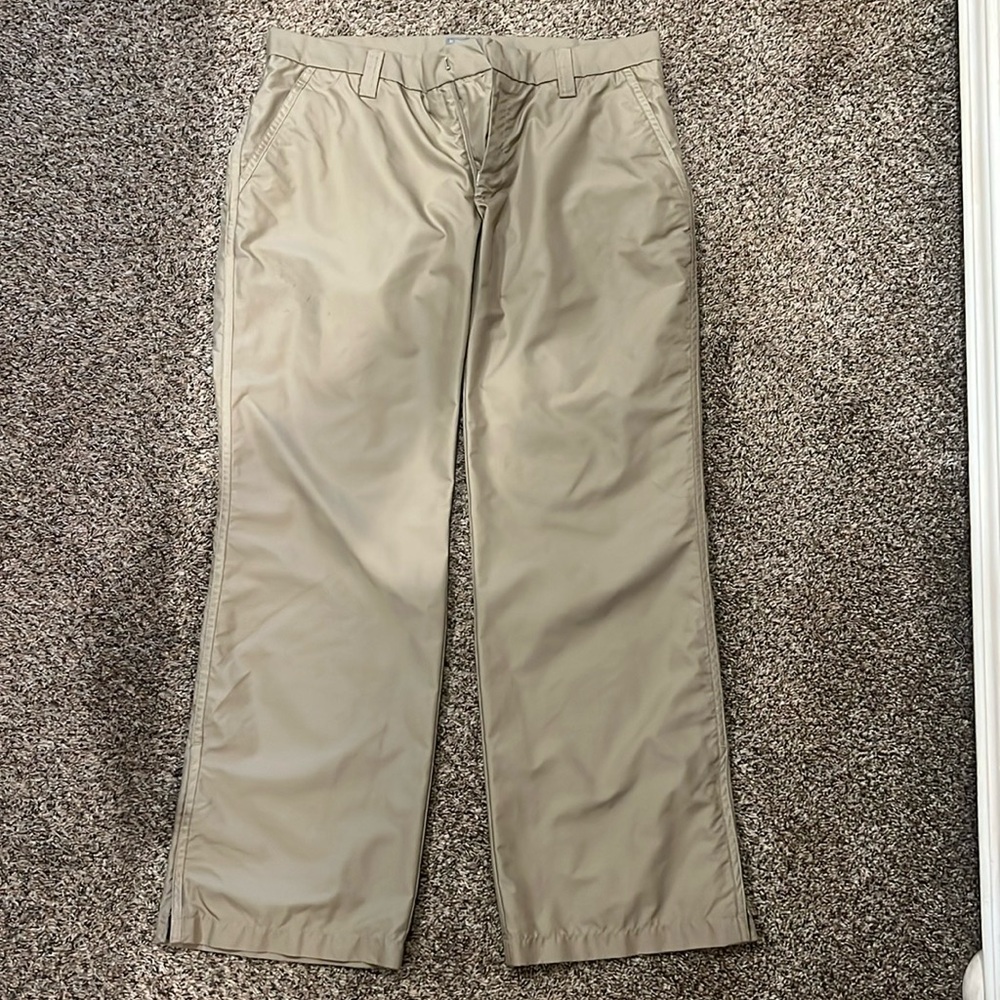 J Lindberg khaki golf pants in size 36x32